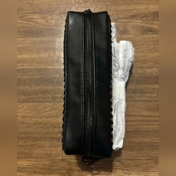 ✨NEW!✨ VALENTINO BLACK PHONE PURSE HANDLER - Picture 7 of 17